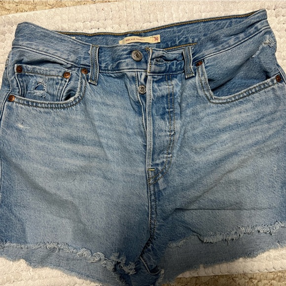 Levi’s ribcage shorts size 30 (run small fit like a 28) - Picture 2 of 7